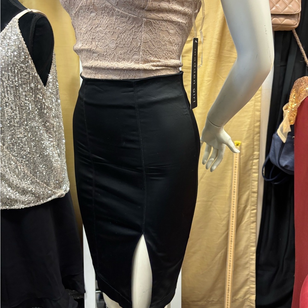 Chic Black Pencil Skirt‎ with Slit